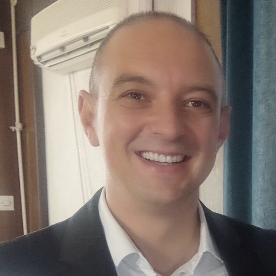 Doc. dr Mlađan Golubović